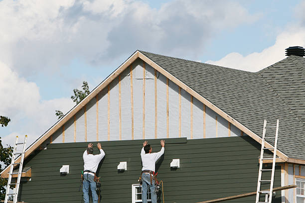 Professional Siding technician working in Yale, VA